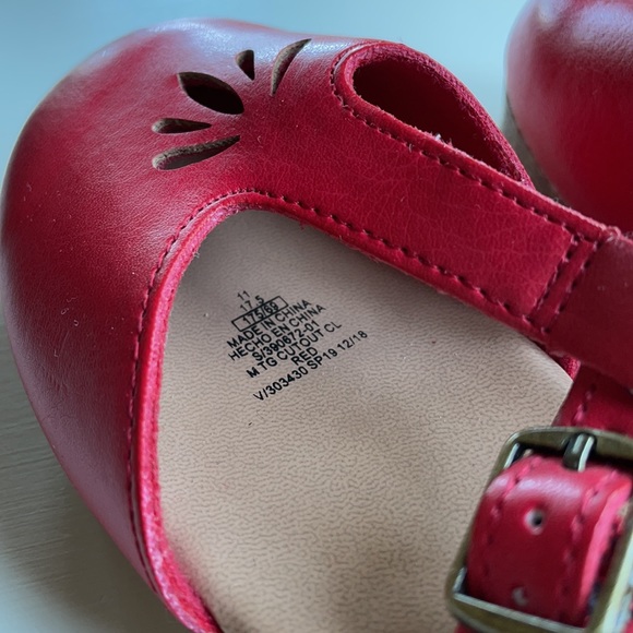 Old Navy | Red Cutout T-Strap Maryjane Clogs | 11T - Picture 6 of 12